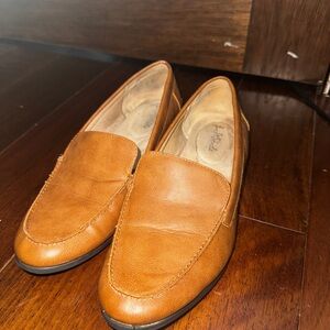 Life Stride Tan Leather Loafers